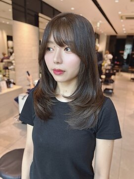ステア ケース(stair case) 韓国ミディアムレイヤーカット前髪顔まわりカットブラウンカラー