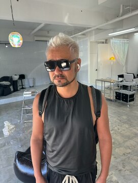 スーパーシーン(SUPER SCENE) MEN’S HAIR/サーフカール/刈り上げセンターパート/宜野湾