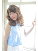 外国人風厚め前髪ラフウェーブ