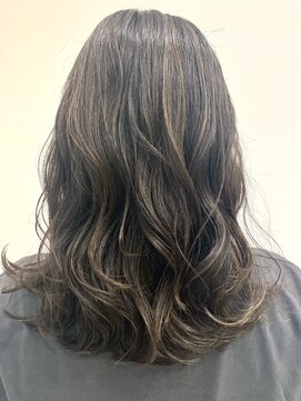 カットアンドトータルビューティ ヴァンキャトル(Cut&Total Beauty VINGT QUATRE) 色気レイヤースタイル