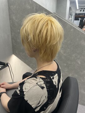 ファイブバイジエクト 堀江(FIVE by The Ect) ケアブリーチハイトーンブロンドハンサムショートレイヤー◎