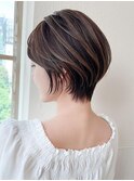 大人の軽やかショートレイヤースタイル