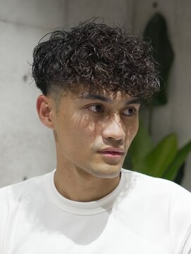 メッツ 原宿(METS) MEN'S/スペインカール×フェード/メンズパーマ/短髪