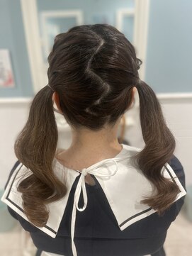 ホワイト(White) 編み込みツインテール