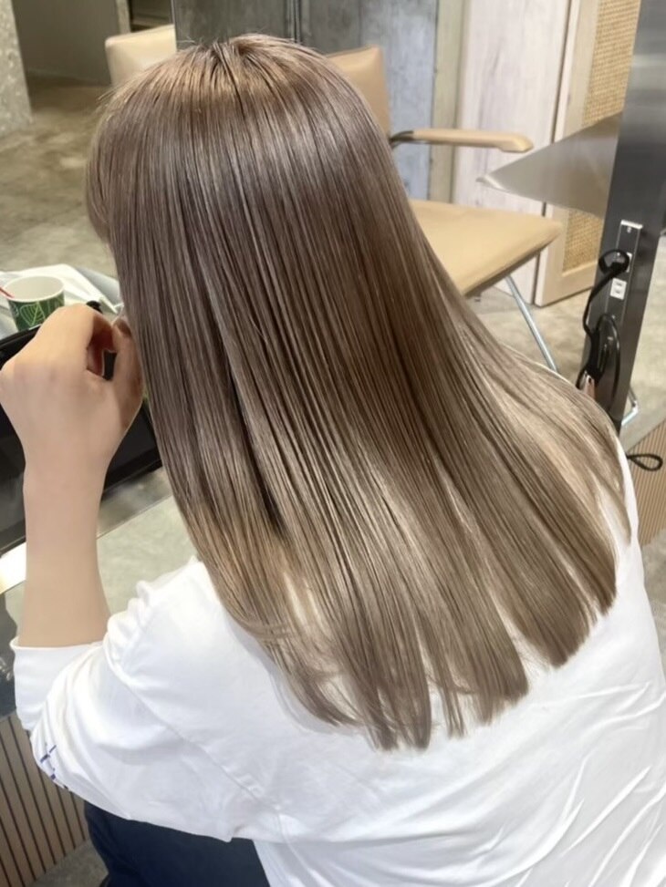 ミルクティーベージュダブルカラーシルバーアッシュクロップ