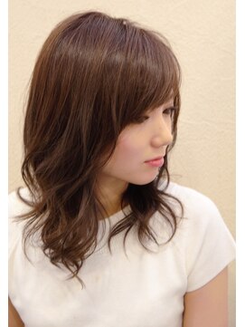 ビーハイブルタ(BeeHIVE Rta) 女子力高めな品ありセミロング