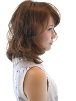 レウナ 外苑前(Reuna)&nbsp;大人可愛いウェービーミディアム　３０代４０代５０