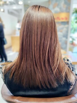 ラヴィ(Ravi) 明るめアッシュ×ストレート