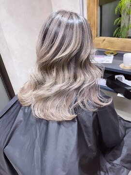 サニー 渋谷(SUNNY) バレイヤージュ、ハイライト、グレーベージュ、レイヤーカット