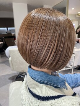 エミィ(emii.) ショートボブ/ミルクティーベージュ