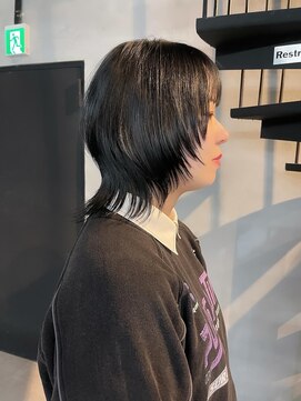 イロハ(IROHA) 中性的なウルフカット/ウルフレイヤー