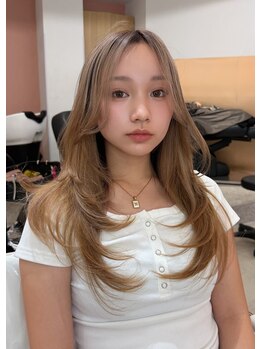 アリ(ALi)の写真/【都会で磨いたレイヤーカット技術】骨格や顔型に合わせて可愛くデザインする、小顔レイヤーカットが◎