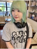 ペールグリーン