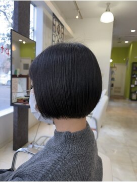 後ろのシルエットが可愛いミニボブ◎