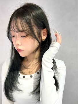 リアン バイ キートス(Lien by kiitos) 割れない顔まわり/レイヤーカット/ハッシュカットオリーブカラー