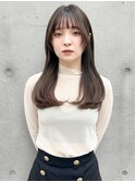 暗髪が映える内巻きストレート