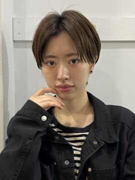 クロト(Clotho) ◎上品さと抜け感のバランス◎耳にかけて作るハンサムショート