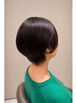 クラメール 黒崎コムシティ店(Kraemer) 丸みシルエットのオトナ美人ショート