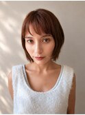 ブラウンの顎ラインを生かす前髪カットボブ