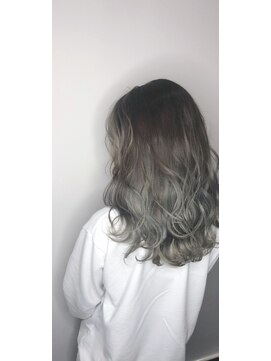 モードケイズ 阿倍野店(MODE K’s) グレーアッシュのグラデーション