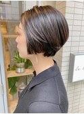 ショートボブ・馴染むハイライトスタイル