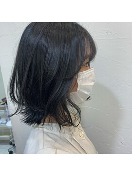 シック 大宮西口(CHIC) お顔周りレイヤーが可愛い切りっぱなしボブ　岩下