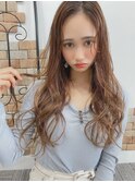 髪が柔らかく見えるゆるふわ愛されブラウンカラー