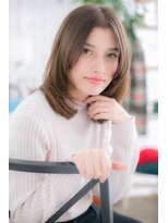 ヘアアンドビューティー ミック(Hair & Beauty miq)&nbsp;センターパートツヤ髪前下がり小顔グレージュカラーc1