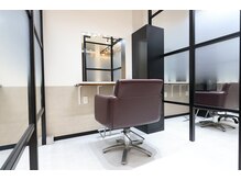 ライア 吉祥寺南口店(laia)の雰囲気（開放感のある全席半個室の店舗です＊【髪質改善 吉祥寺 美容室】）