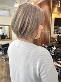 カット、カラー、髪質改善トリートメント、必要に応じてブリーチ