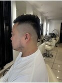 トップに遊びを入れたソフトモヒカン。男らしさバツグン！