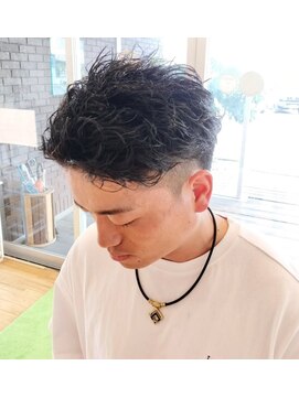 りんごの木セントラル(Central) 刈り上げツイストピンパーマ