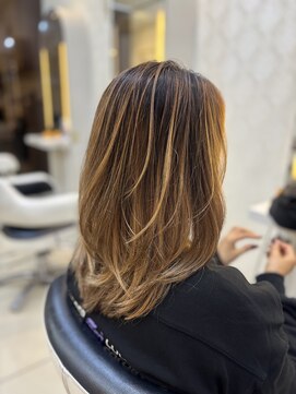 30代40代白髪ぼかしハイライトレイヤーカット