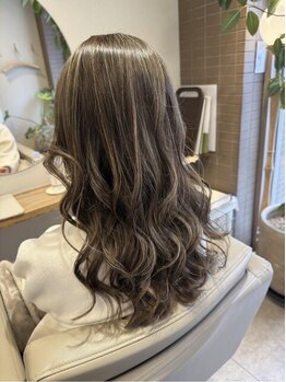 ジュアヘア(Jua hair)の写真/白髪を味方につける、白髪ぼかしハイライト。驚きの透明感で、あなた史上最高の髪色へ導きます…