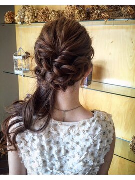 ハンズエミュ(hands emu) サイドへのかわいい編みおろし