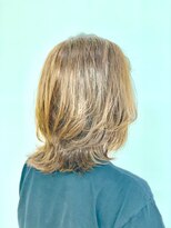 20代30代 上品小顔ミディアムレイヤースタイル　ベージュカラー