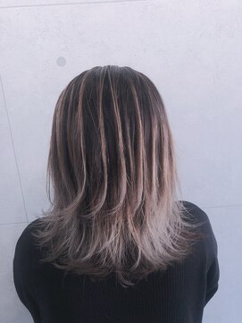 レーヴ(REVE) ホワイトバレイヤージュ_ハイライトカラー