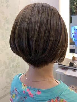 パシフィックダズールバトン(Pacific Dazzle baton) ツヤ感ボブショート【リアルサロンスタイル】