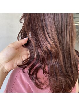 リジー(Litzy) 光に透けるピンクブラウンカラー