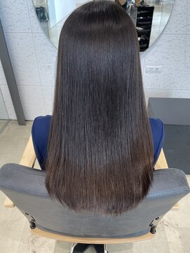 ビーヒアナウ N゜03 金沢駅西店(BE HERE NOW) 美ツヤ髪☆モテ愛されストレート♪縮毛矯正＋カットセミロング