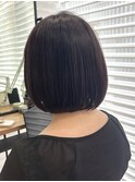 暗く染めても透明感を残すカラーとまとまるボブ
