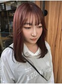 くすみピンクベージュ×顔周りがポイント！ミディアムレイヤー