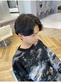 スーツ短髪ツーブロック束感黒髪シークレットパーマ流行