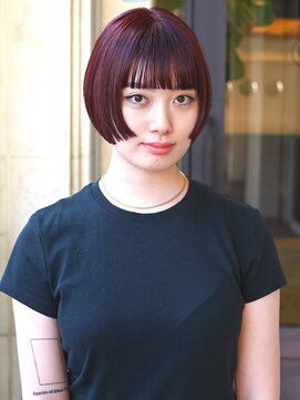 オーオ シカシカ(OOO YY) ブリーチなしダブルカラーで作る赤/ワインレッド×ショートボブ