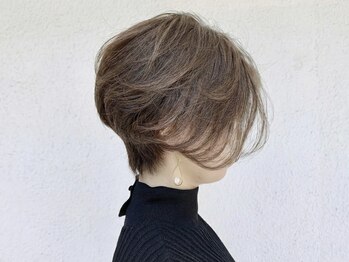 ジェービーヘア 稲毛(jb hair)の写真/「どこから見ても美しく」。ハイセンスな大人女性に向けた立体感のある美しいデザインで小顔効果も。[稲毛]