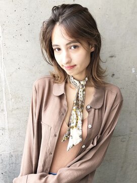 シュリット(schritt) 外はねレイヤーミディ×大人グラデーションカラー mustuki