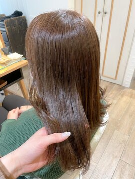 ネオリーブ チロル 横浜西口店(Neolive CiroL.) くすみベージュ☆★