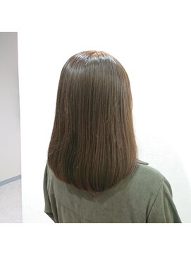 ネリネ 北千住駅東口学園通り前(Nerine) 艶髪アッシュカラー