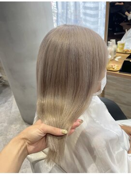 リーオオサカ(Lee Osaka) ホワイトグレージュ/kana