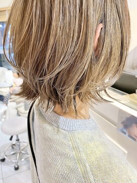 ネオリーブカフ 鶴ヶ峰店(Neolive caff) イメチェンヘア レイヤーボブ ハイトーン
